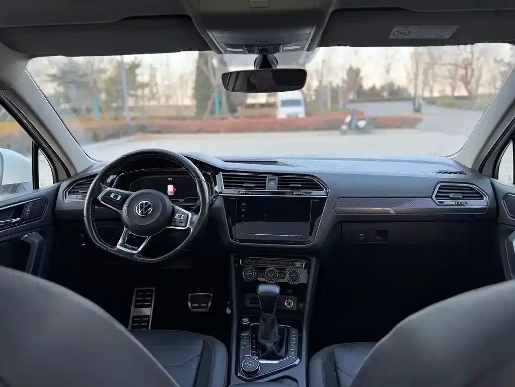 Volkswagen Tiguan L — фото 3