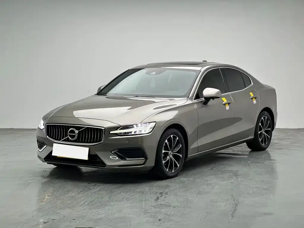 Volvo S60 — фото 1