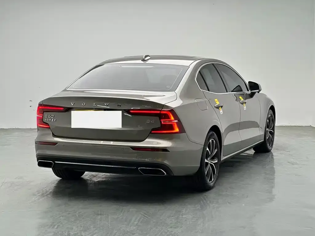 Volvo S60 — фото 7