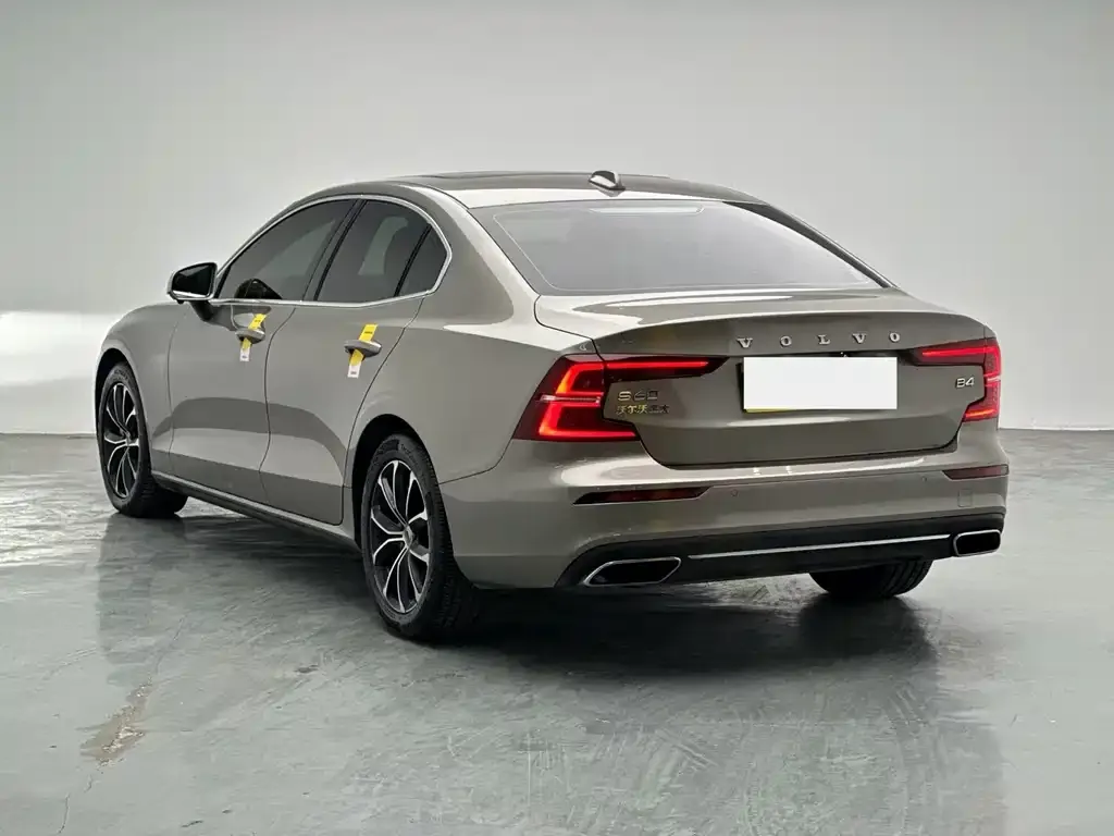 Volvo S60 — фото 2