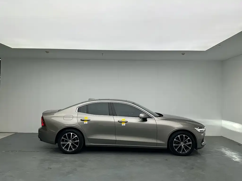 Volvo S60 — фото 8