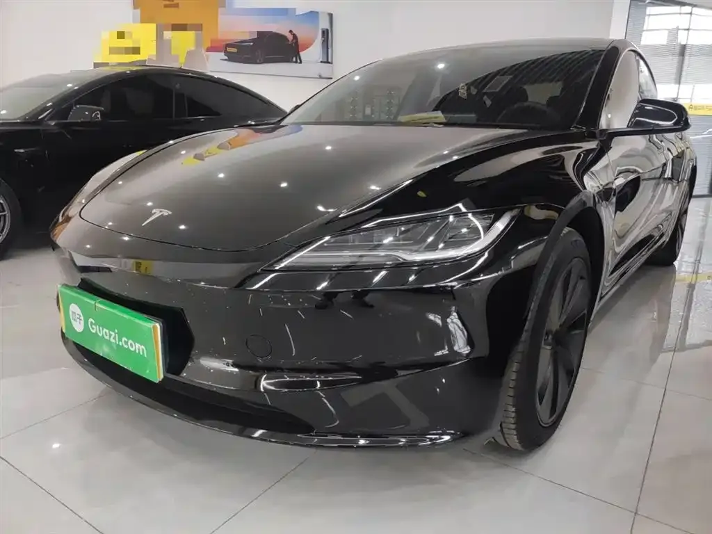 Tesla Model 3 — фото 1