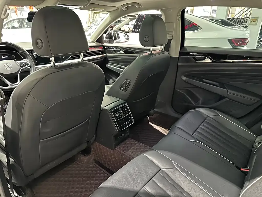 Volkswagen Passat — фото 8