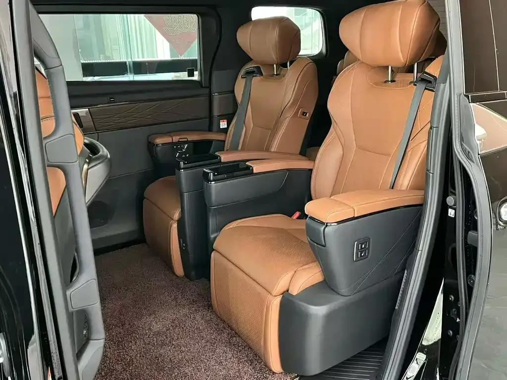 Toyota Vellfire — фото 4