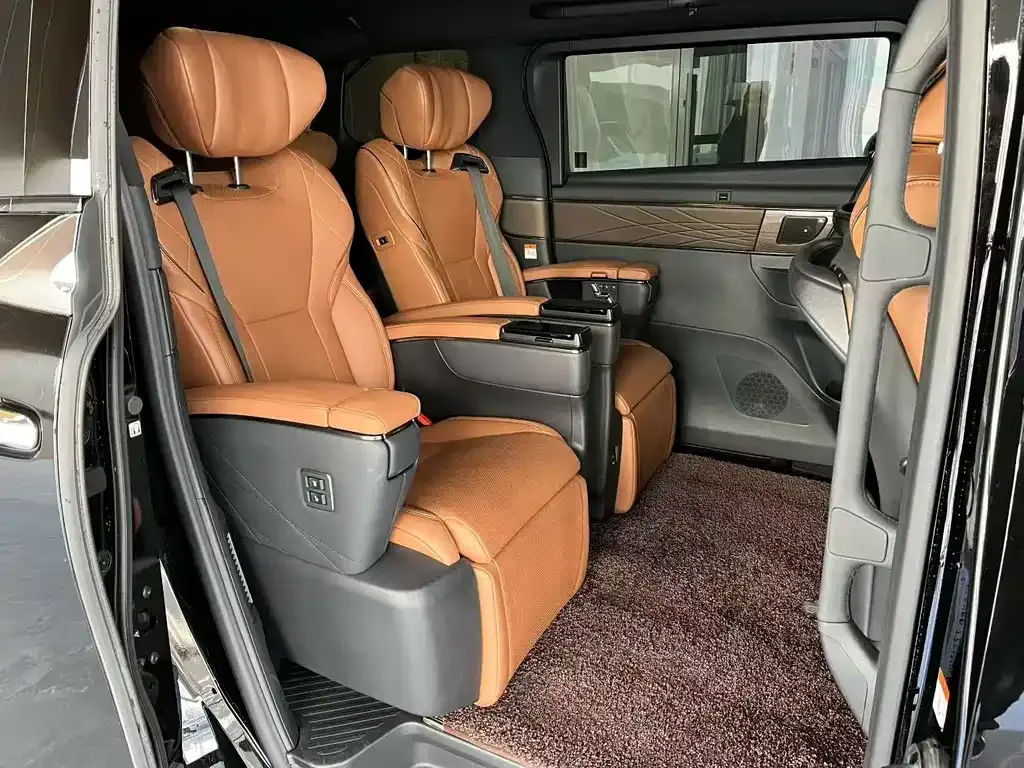 Toyota Vellfire — фото 9