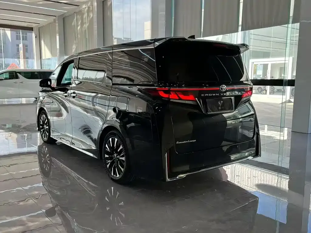 Toyota Vellfire — фото 10