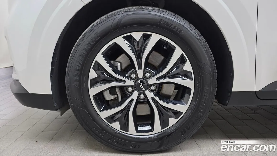 Kia Carnival — фото 10