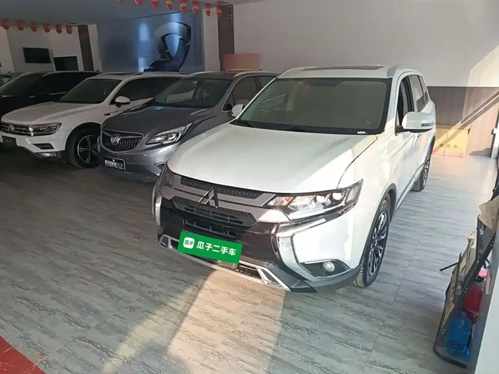 Mitsubishi Outlander — фото 2