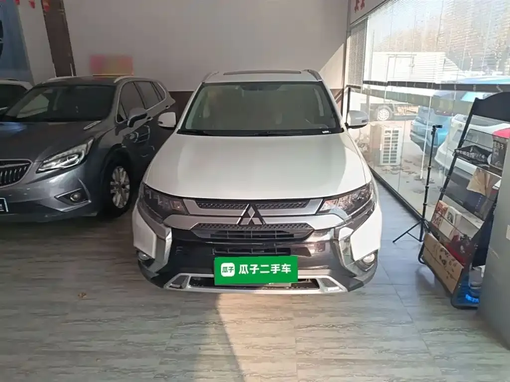 Mitsubishi Outlander — фото 3