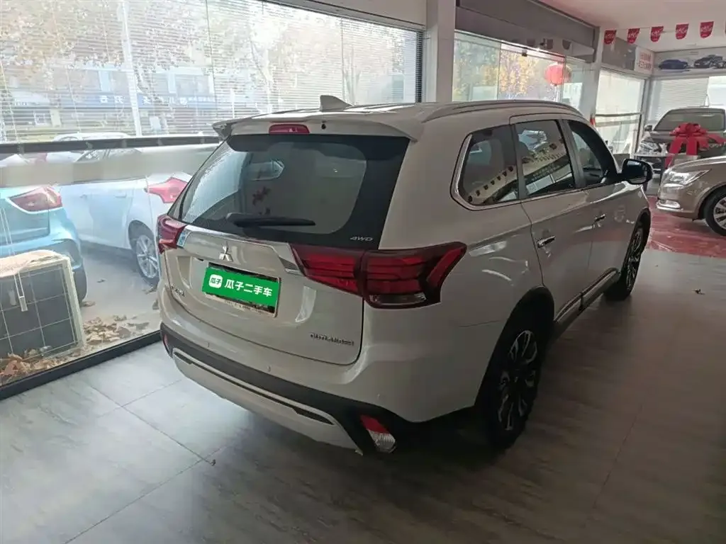 Mitsubishi Outlander — фото 7