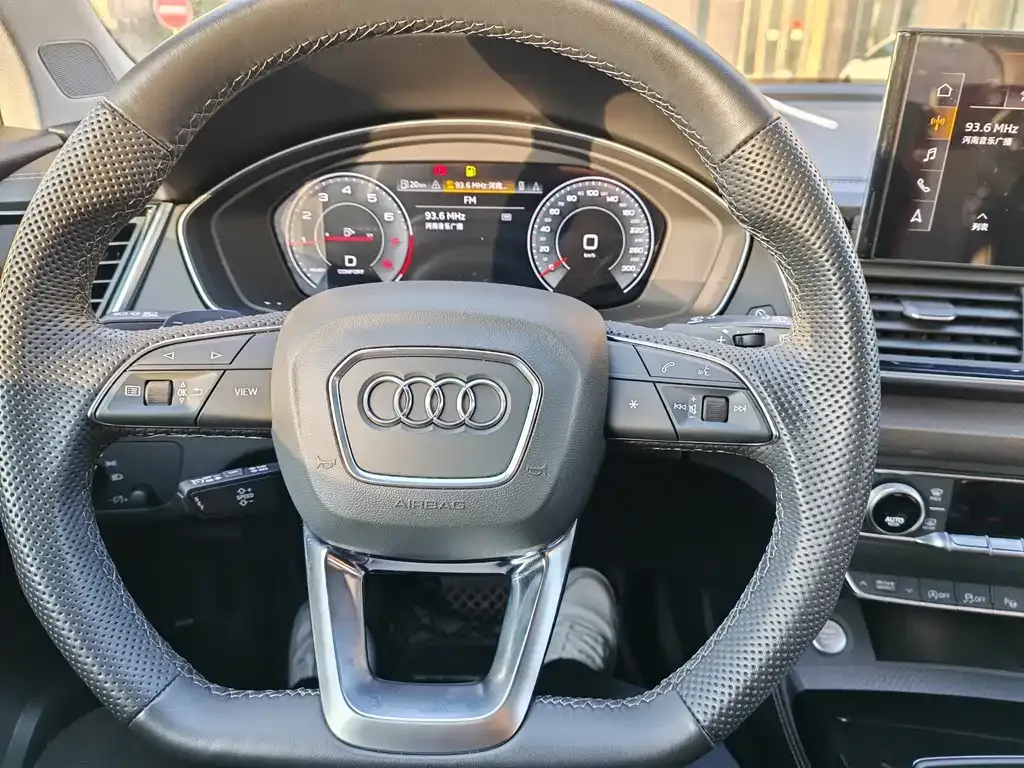 Audi Q5L — фото 8