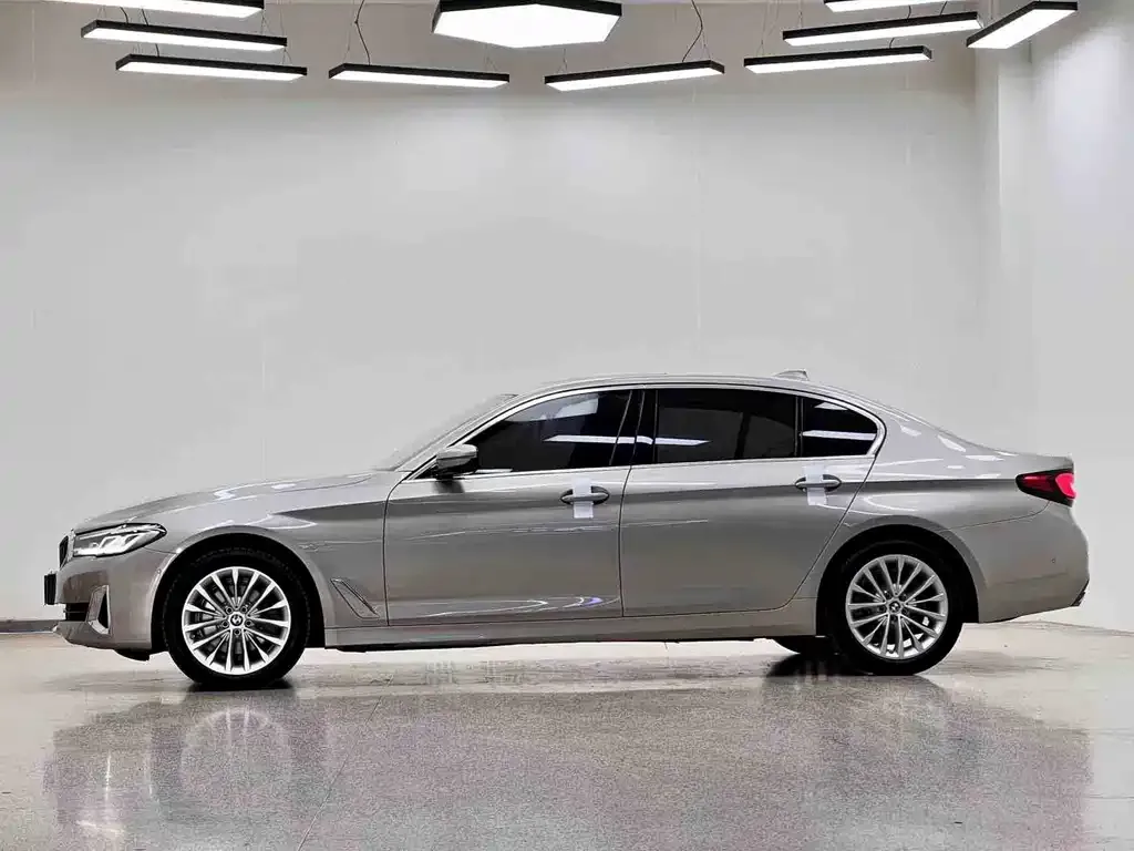 BMW 5 Series — фото 5