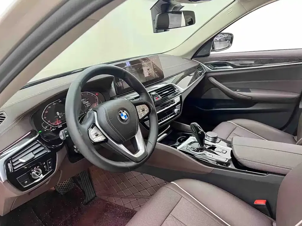 BMW 5 Series — фото 10