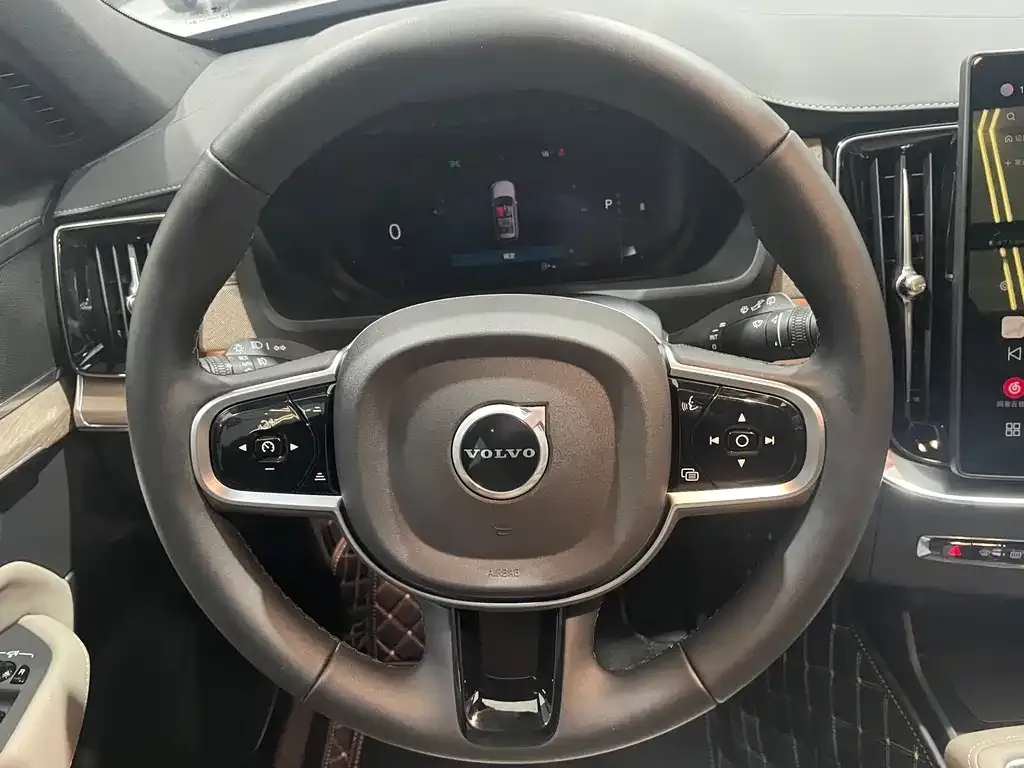 Volvo XC90 — фото 10