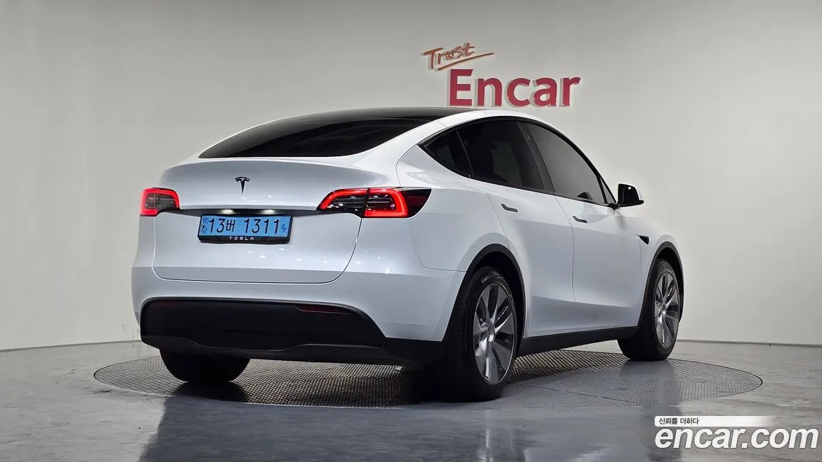 Tesla Model Y — фото 2