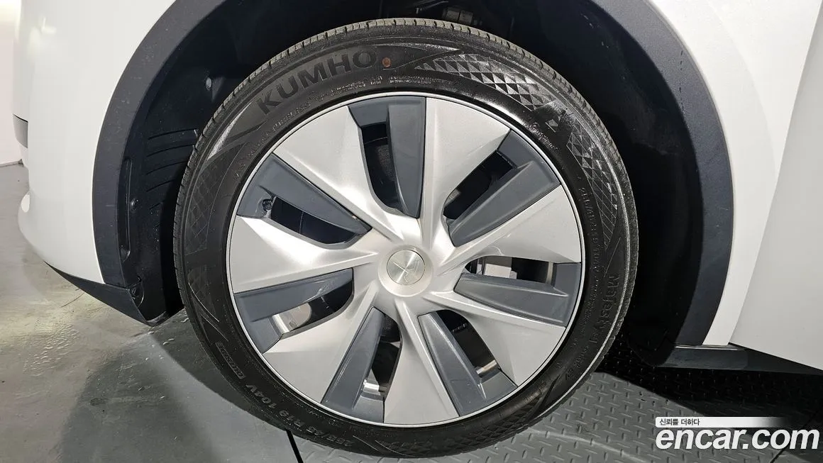 Tesla Model Y — фото 5