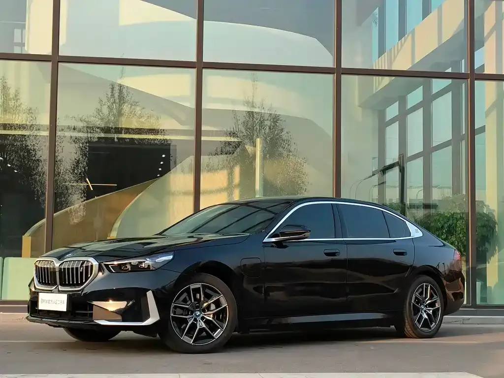 BMW i5 — фото 1
