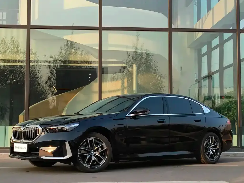 BMW i5 — фото 5