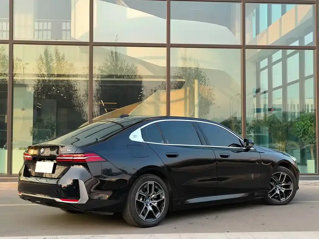 BMW i5 — фото 3