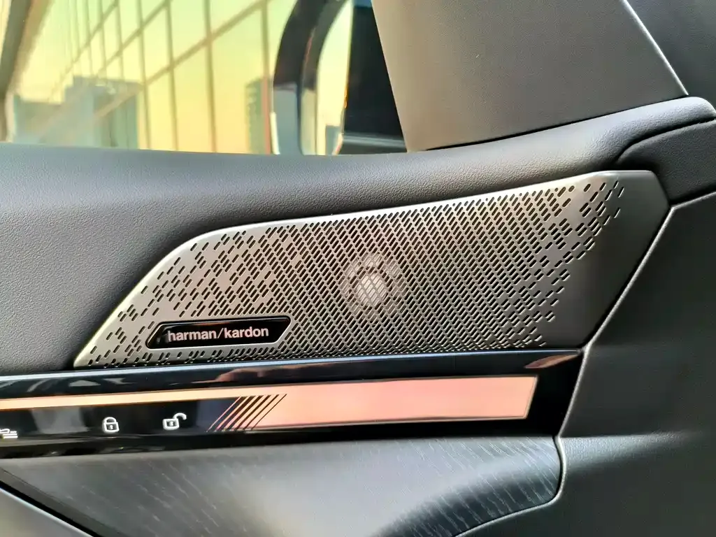 BMW i5 — фото 4