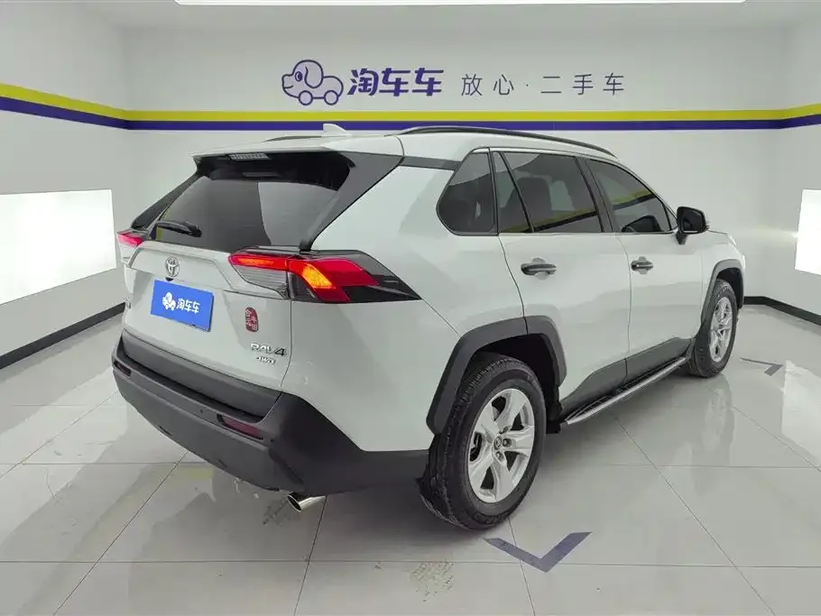 Toyota RAV4 — фото 5