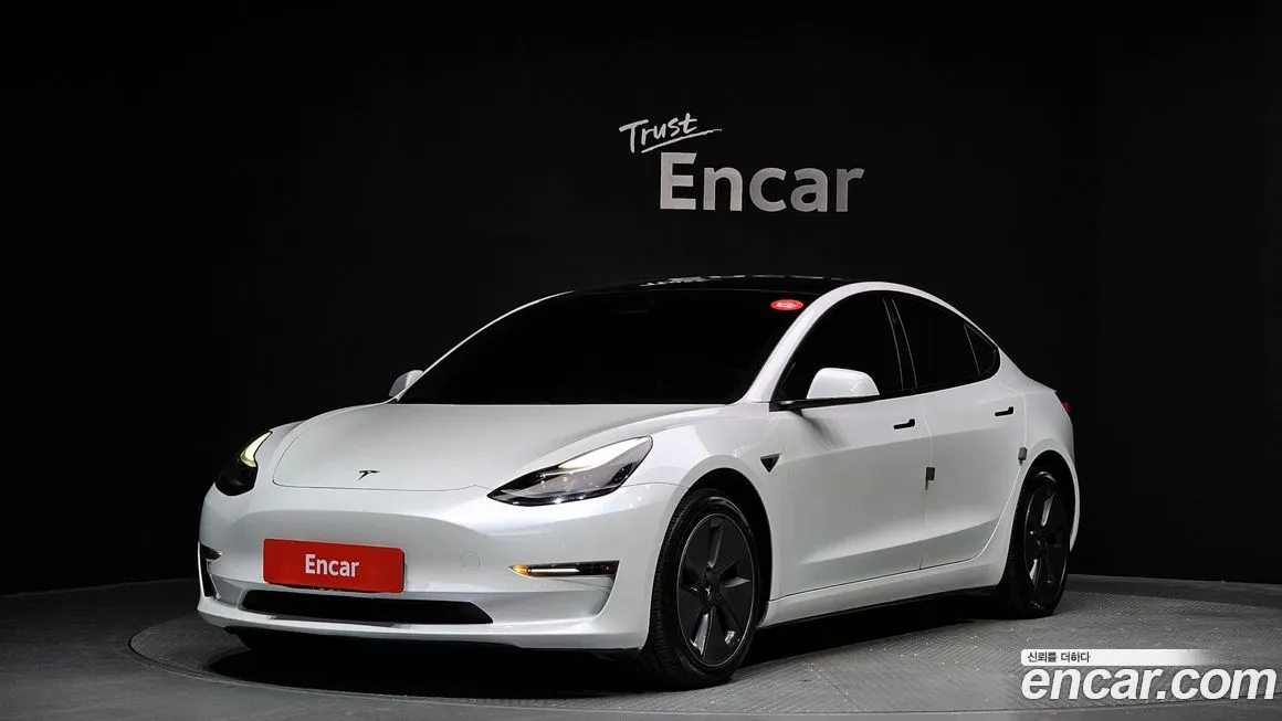 Tesla Model 3 — фото 1