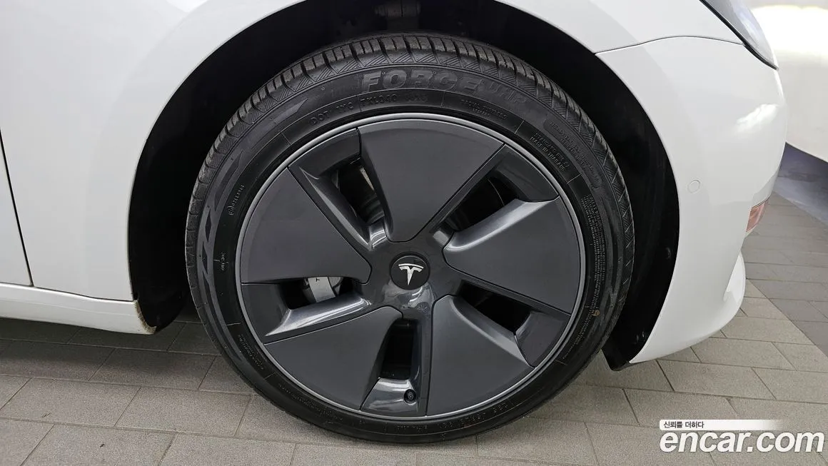 Tesla Model 3 — фото 5