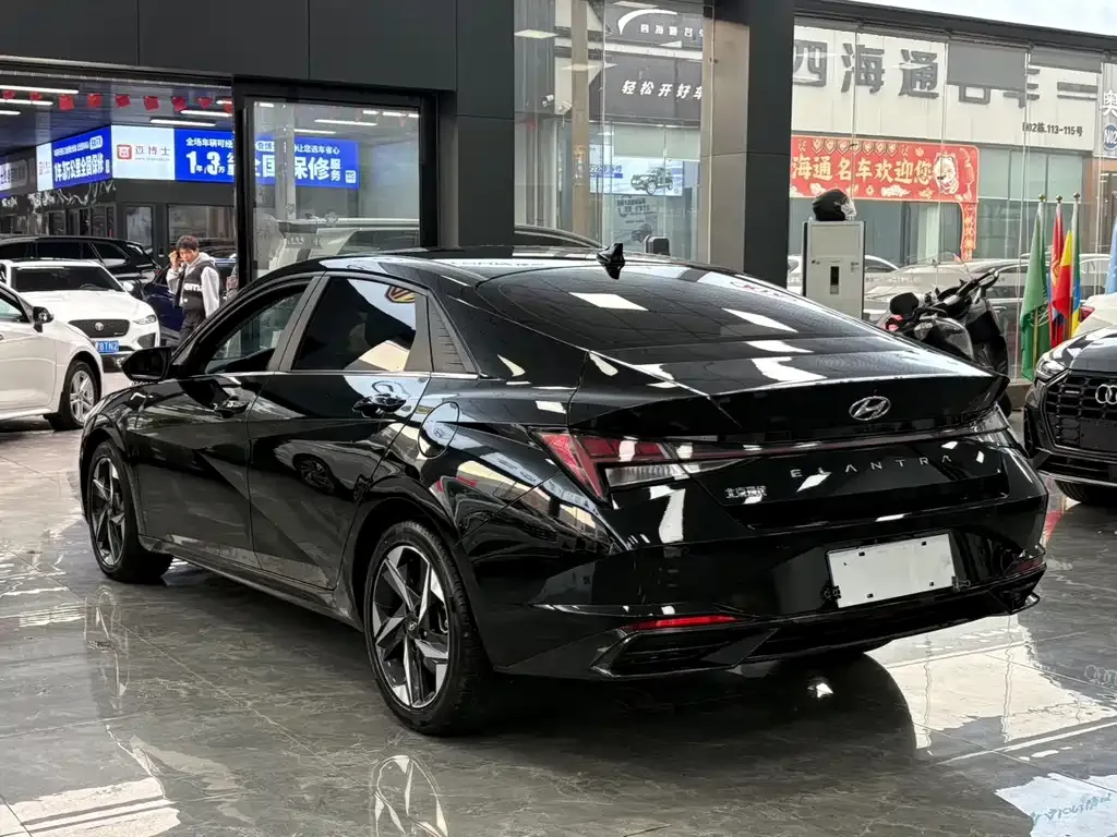 Hyundai Elantra — фото 3
