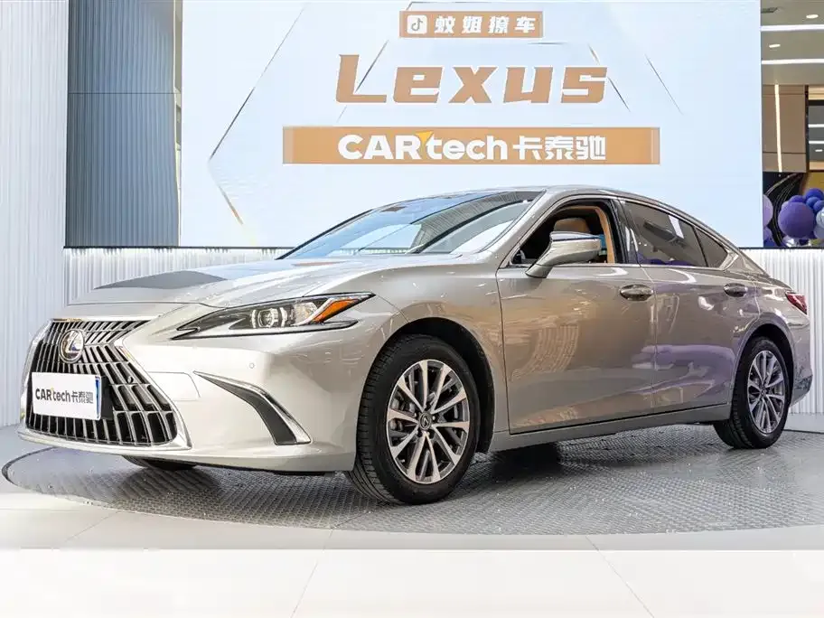 Lexus ES — фото 1