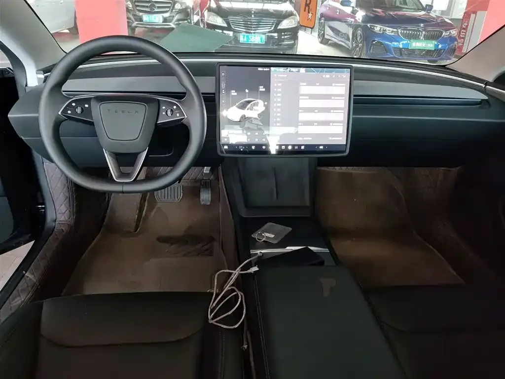 Tesla Model 3 — фото 10
