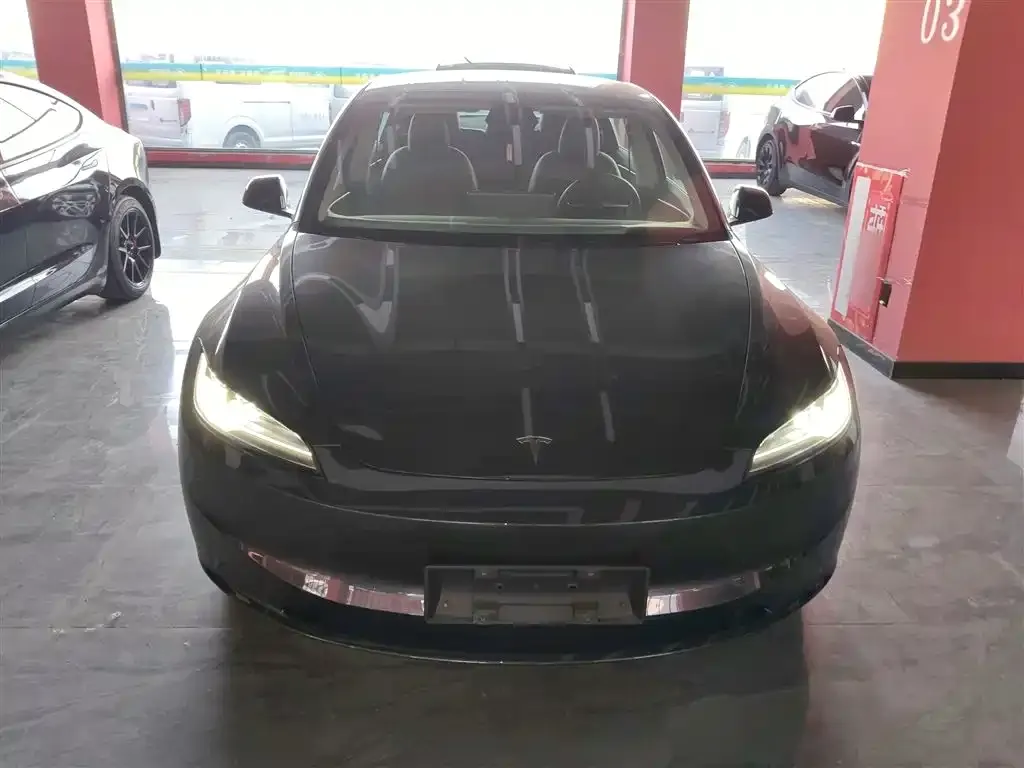 Tesla Model 3 — фото 8