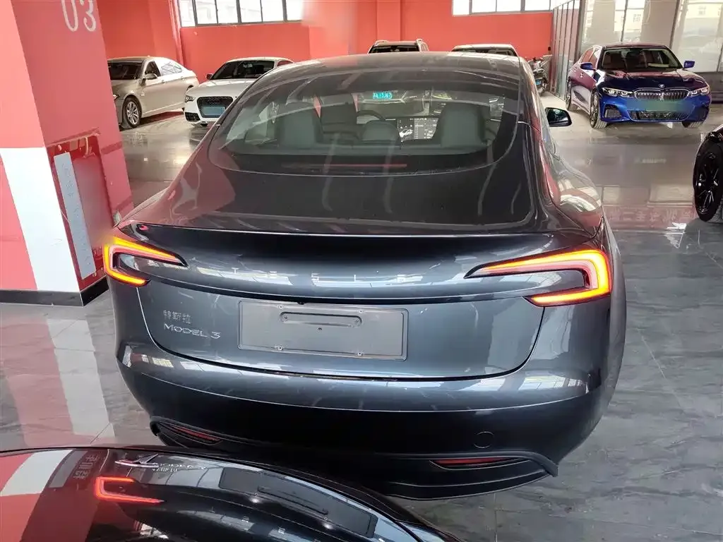 Tesla Model 3 — фото 4