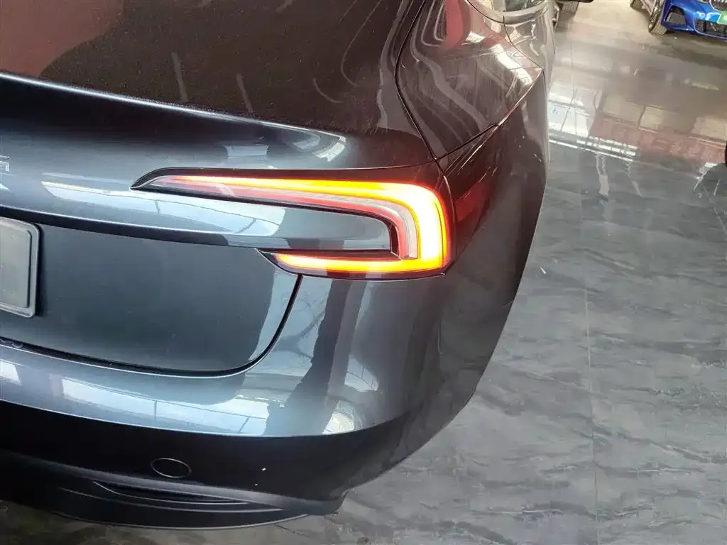 Tesla Model 3 — фото 2