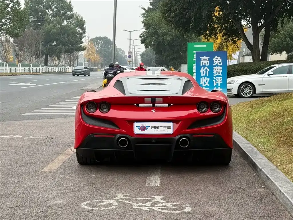Ferrari F8 — фото 10