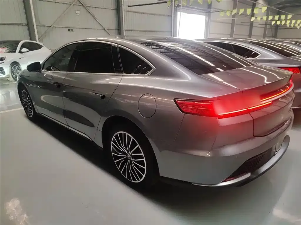 BYD Han — фото 4