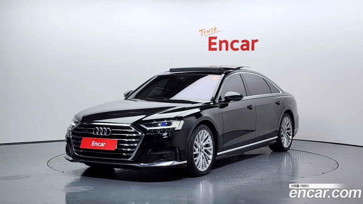 Audi A8 — фото 1