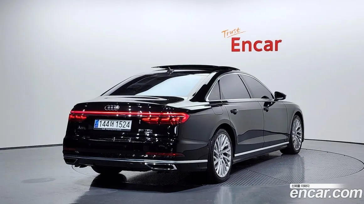 Audi A8 — фото 2