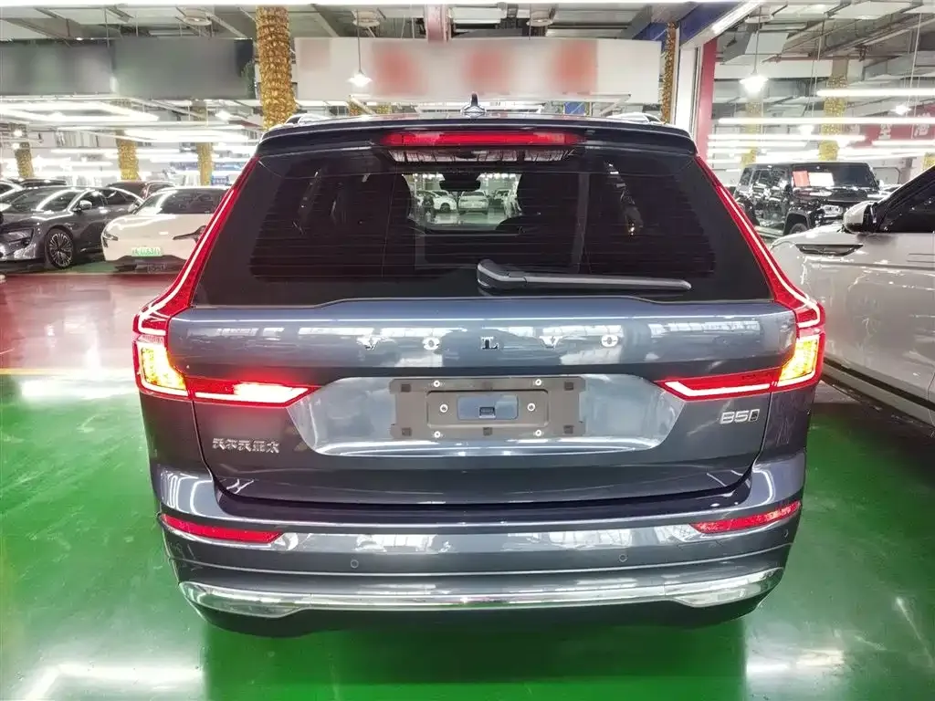 Volvo XC60 — фото 10