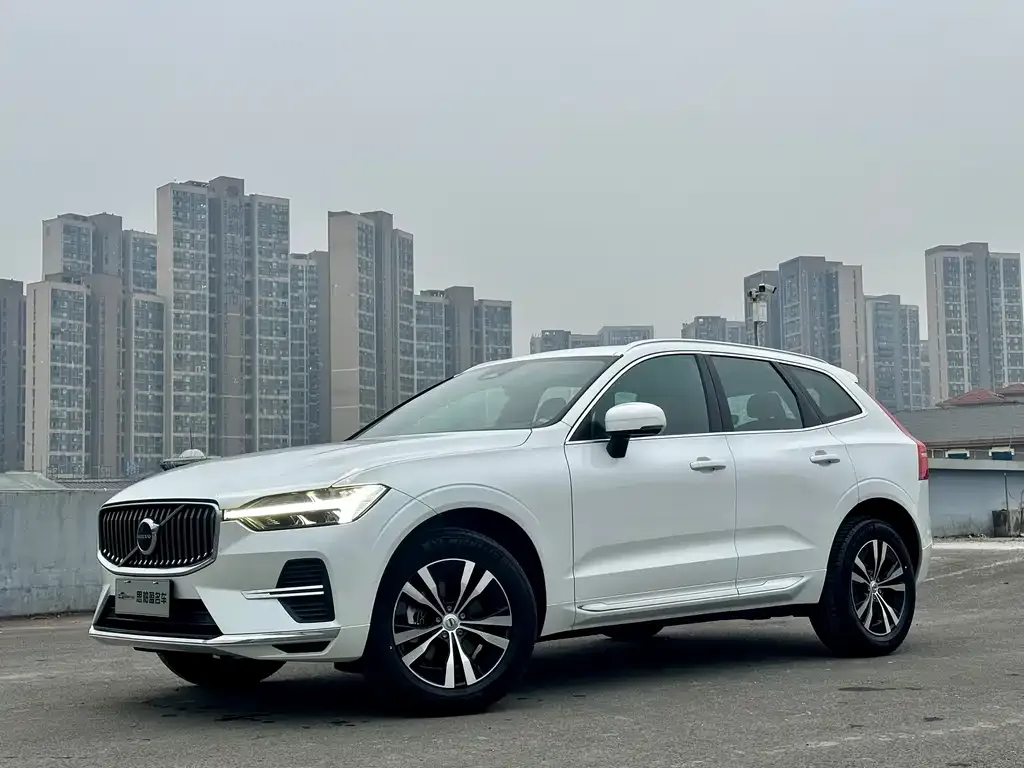 Volvo XC60 — фото 1