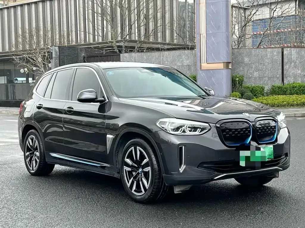 BMW iX3 — фото 1