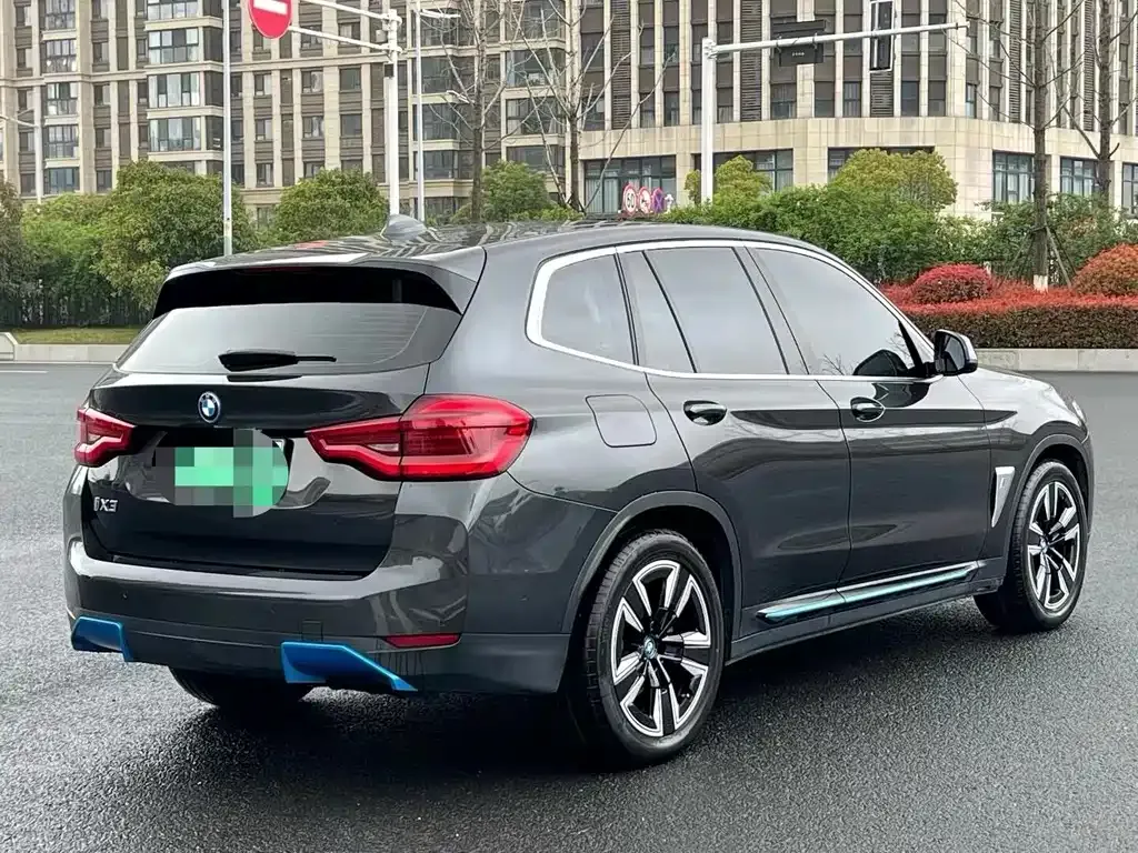BMW iX3 — фото 4