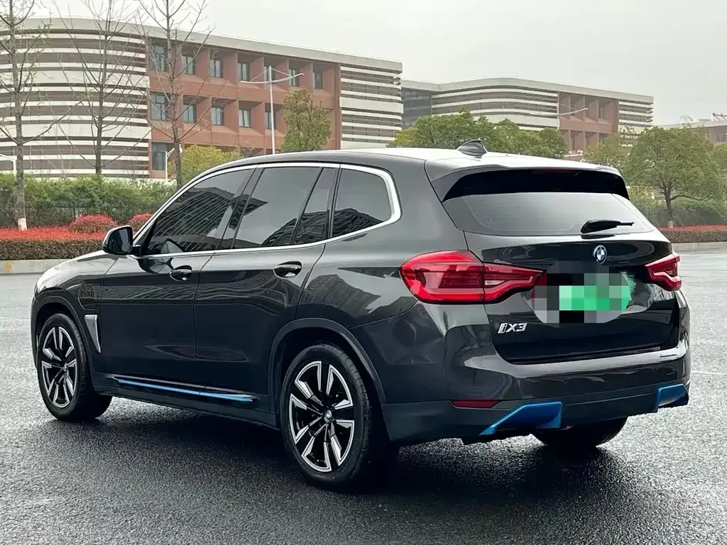 BMW iX3 — фото 9