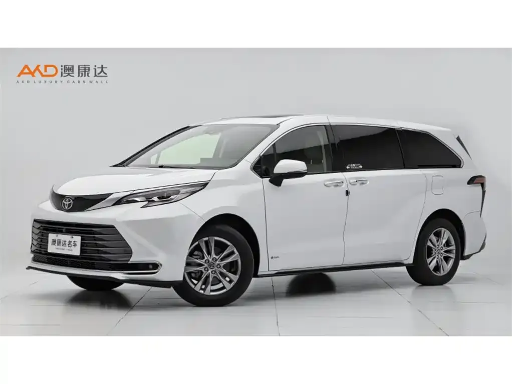 Toyota Sienna — фото 1