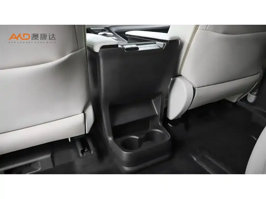 Toyota Sienna — фото 4