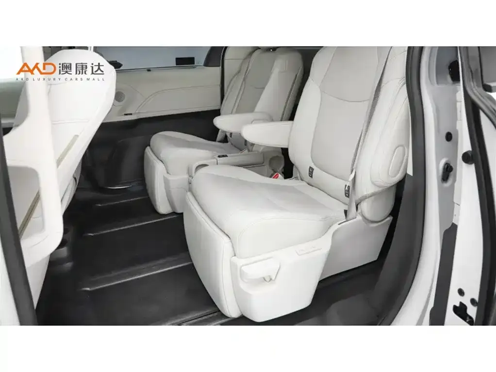 Toyota Sienna — фото 10