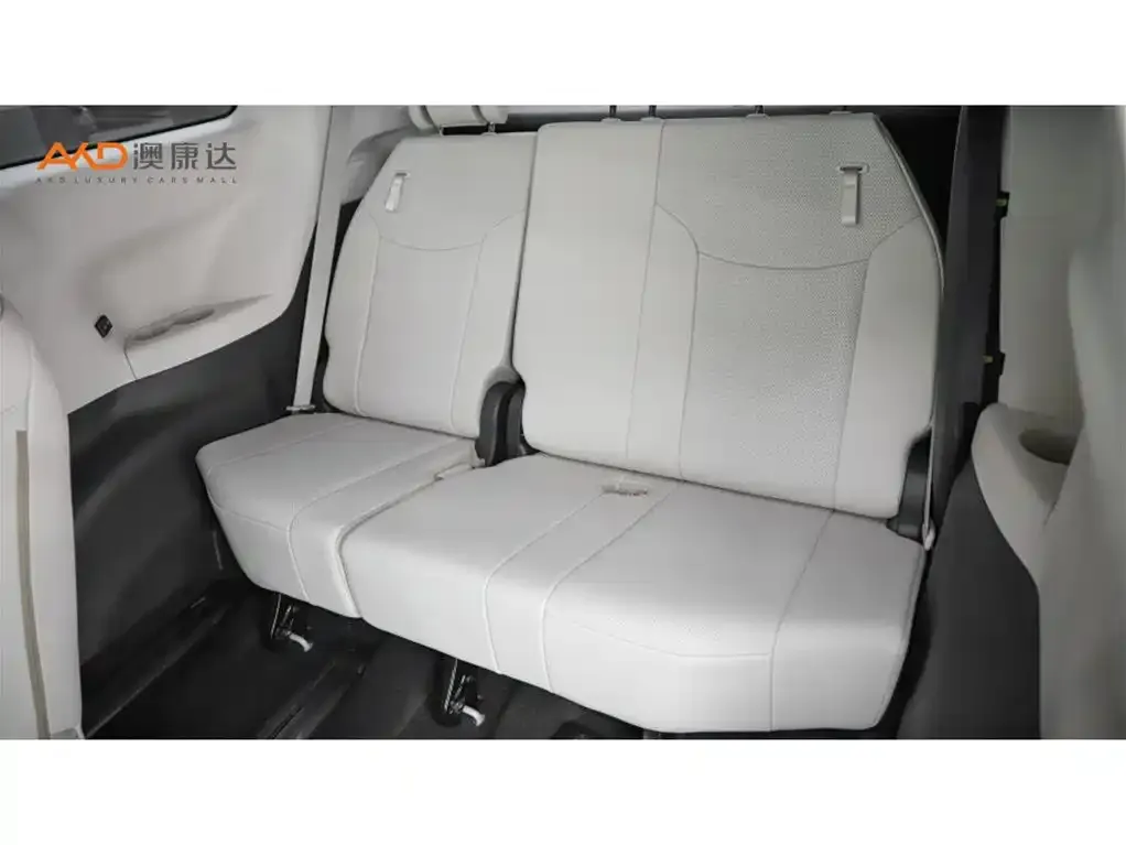 Toyota Sienna — фото 2