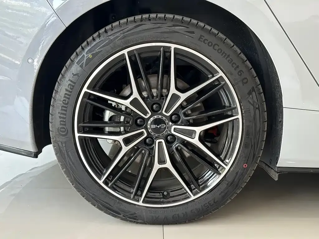 BYD Seal — фото 10