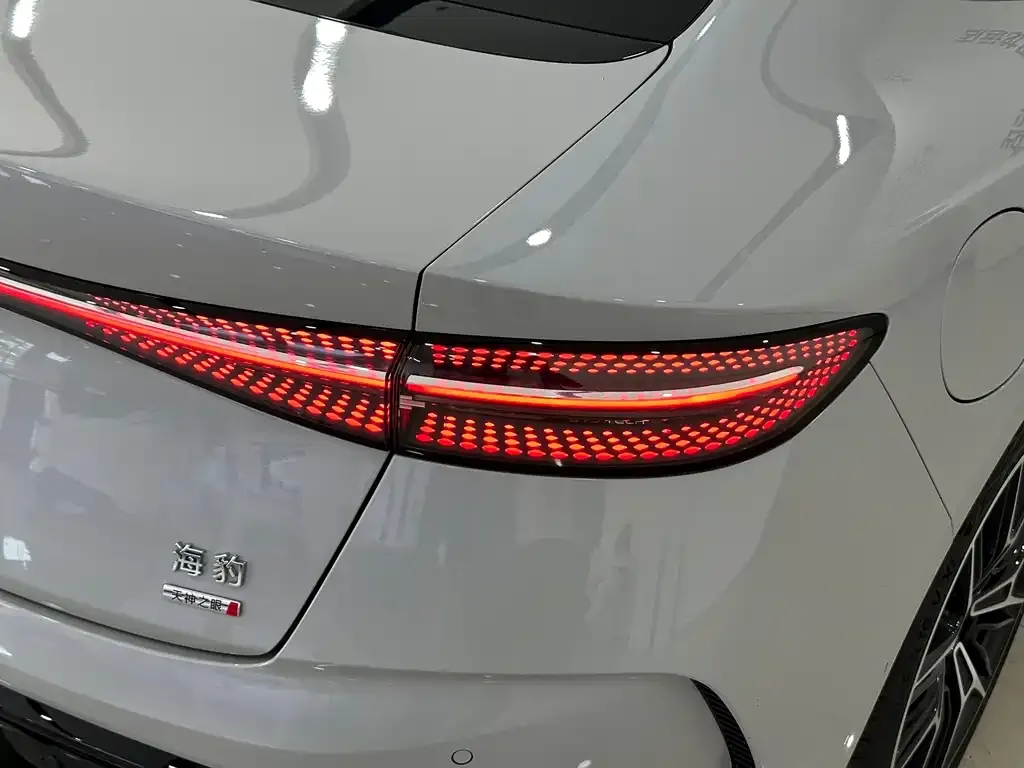 BYD Seal — фото 6