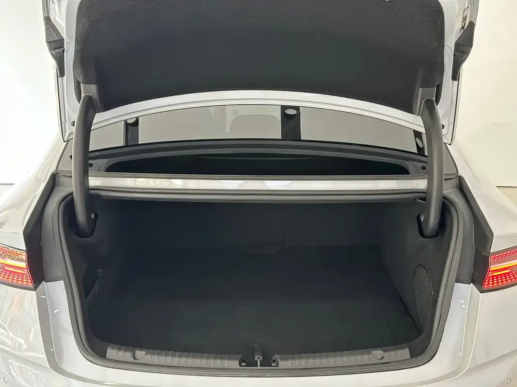 BYD Seal — фото 8