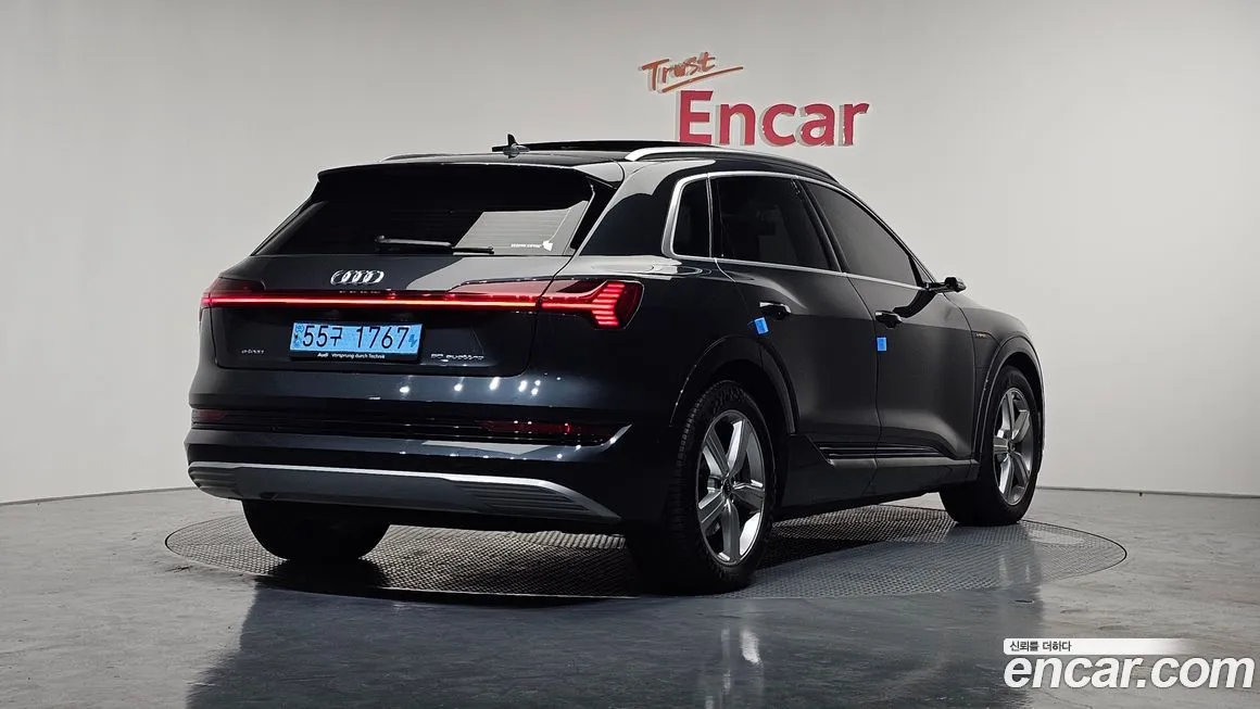 Audi e-tron — фото 2